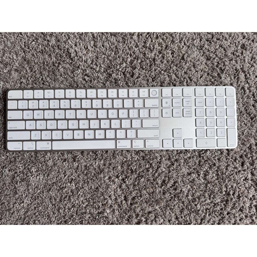 Apple Magic Keyboard with Numeric Keypad White Wireless Tested Working